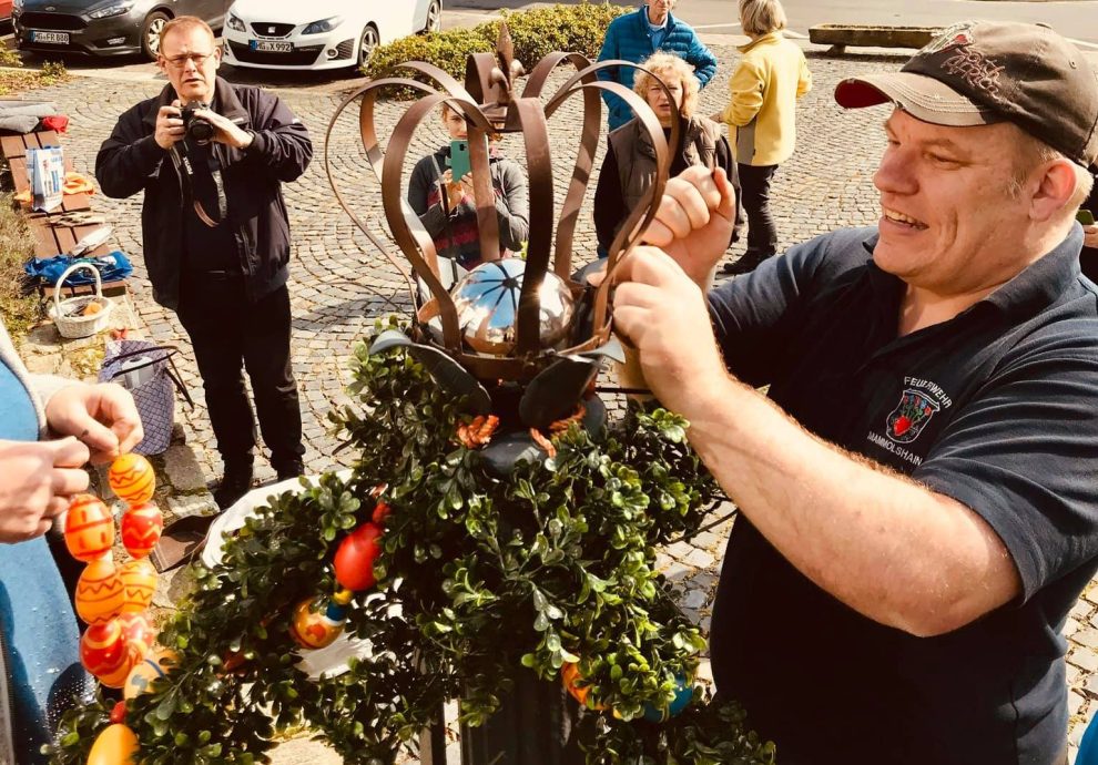 Österliches Brunnenschmücken in Mammolshain