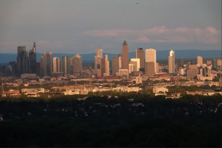 Jeder Tag ist anders. Jeder Tag ist schön. Mammolshain bietet einen tollen Ausblick auf die Skyline
Frankfurts. Hier und relativ neu die Skyline in ein warmes Abendlicht getaucht. - Eingereicht von Guenther Ostermann Fotowettbewerb Mammolshain - 22